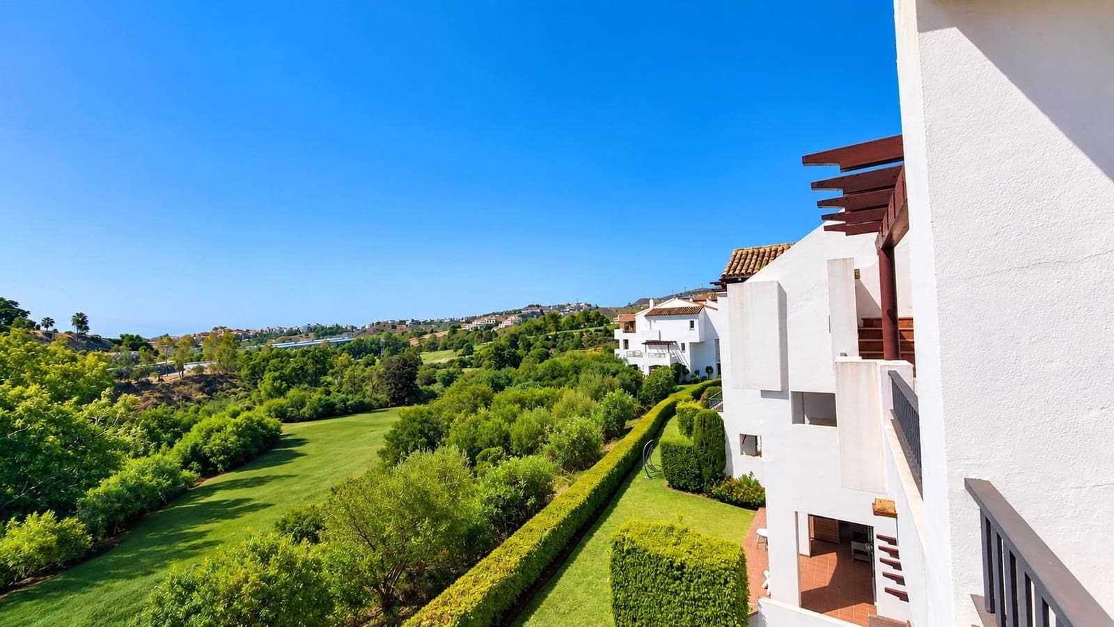 3 bedroom Penthouse for sale in Benahavis with pool garage - € 585,000 (Ref: 9930921)