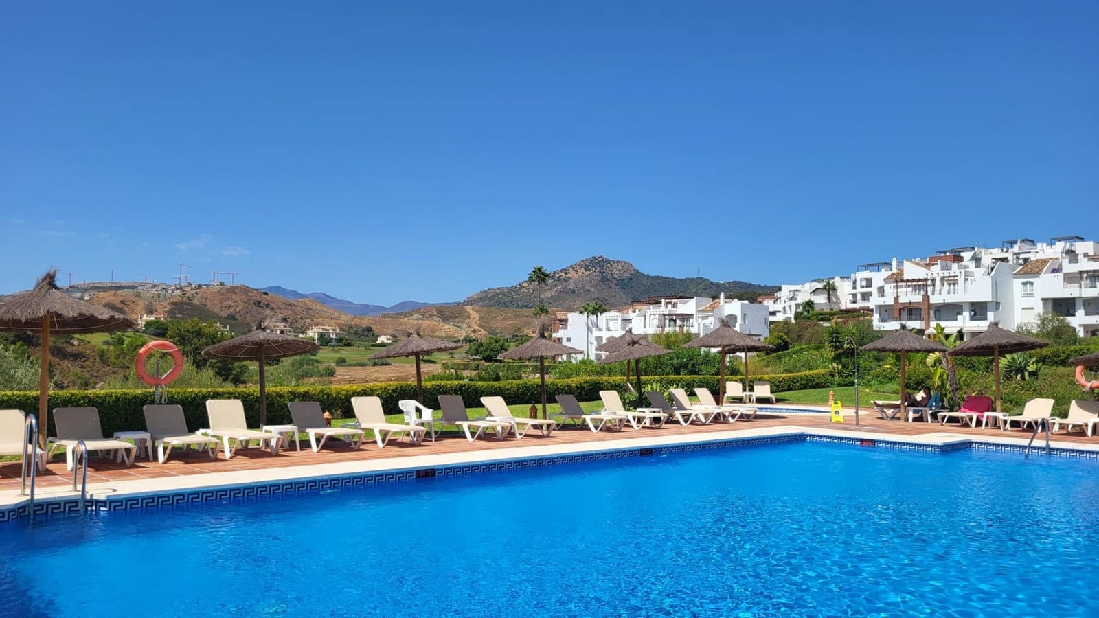 3 bedroom Penthouse for sale in Benahavis with pool garage - € 585,000 (Ref: 9930921)