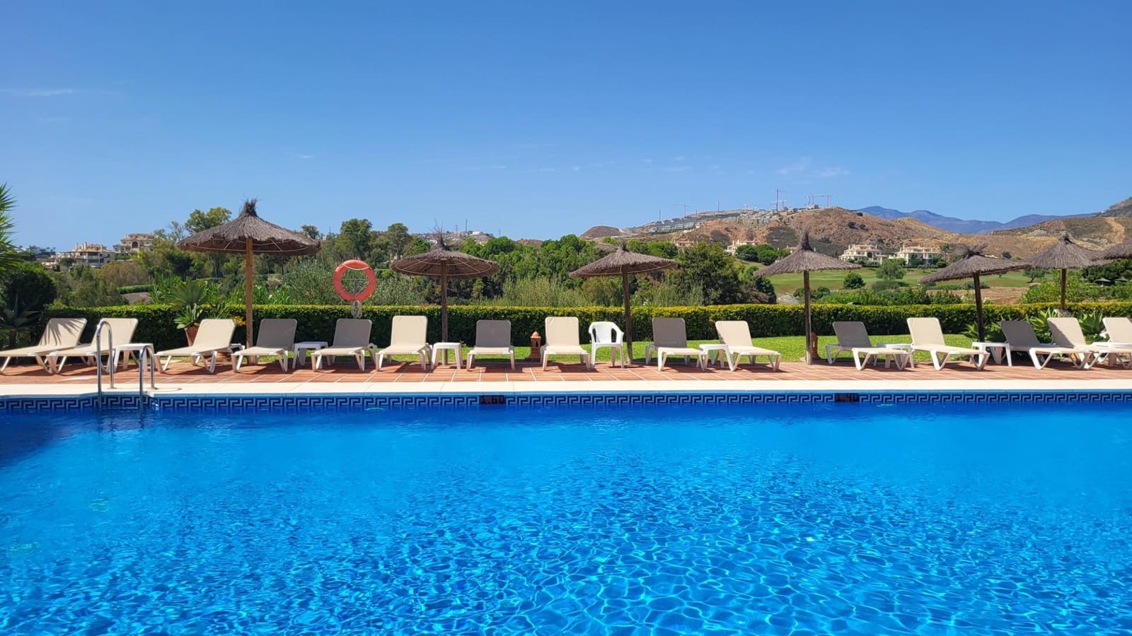 3 bedroom Penthouse for sale in Benahavis with pool garage - € 585,000 (Ref: 9930921)