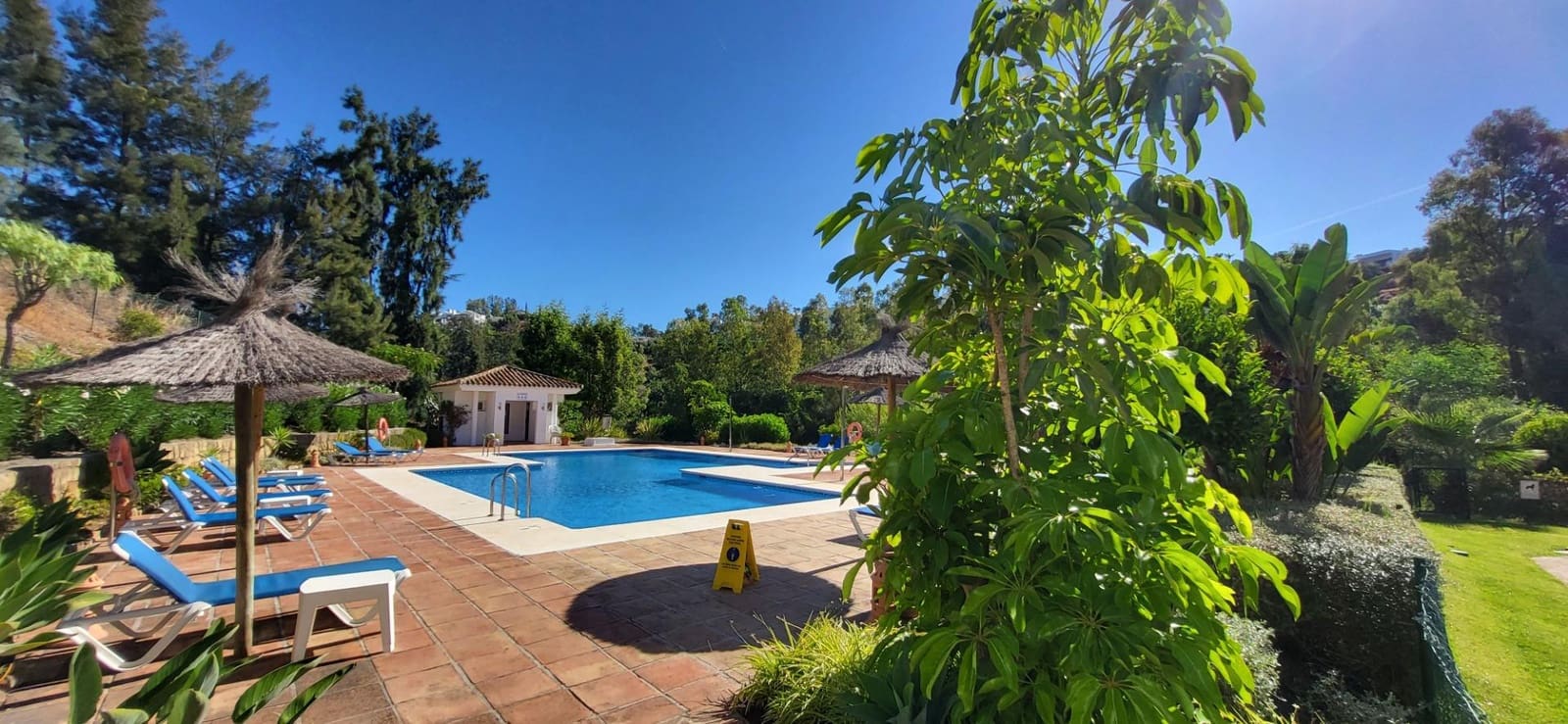 3 bedroom Penthouse for sale in Benahavis with pool garage - € 585,000 (Ref: 9930921)