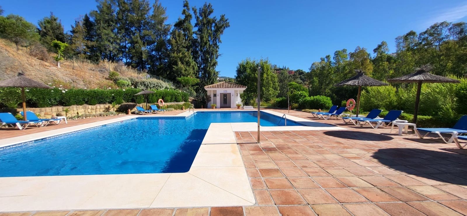 3 bedroom Penthouse for sale in Benahavis with pool garage - € 585,000 (Ref: 9930921)