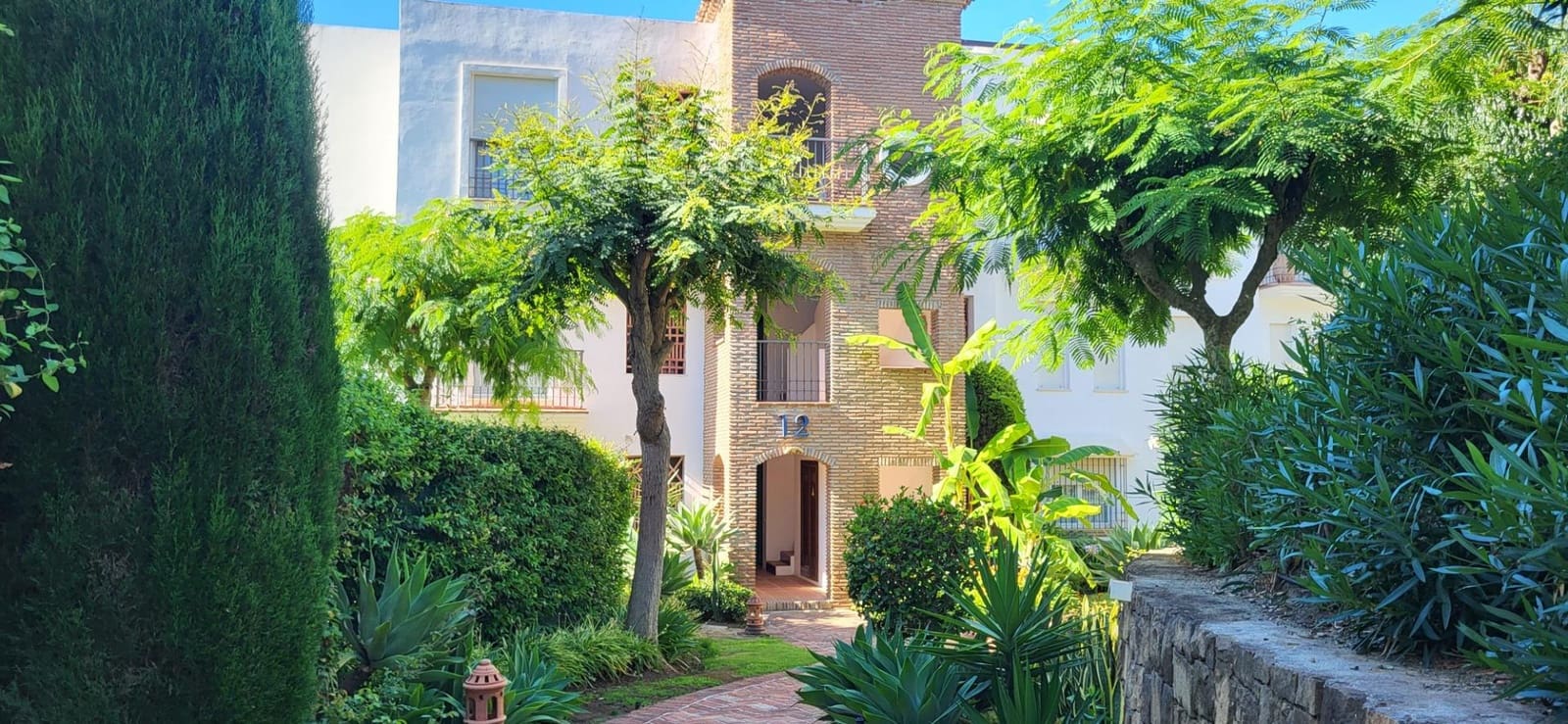 3 bedroom Penthouse for sale in Benahavis with pool garage - € 585,000 (Ref: 9930921)