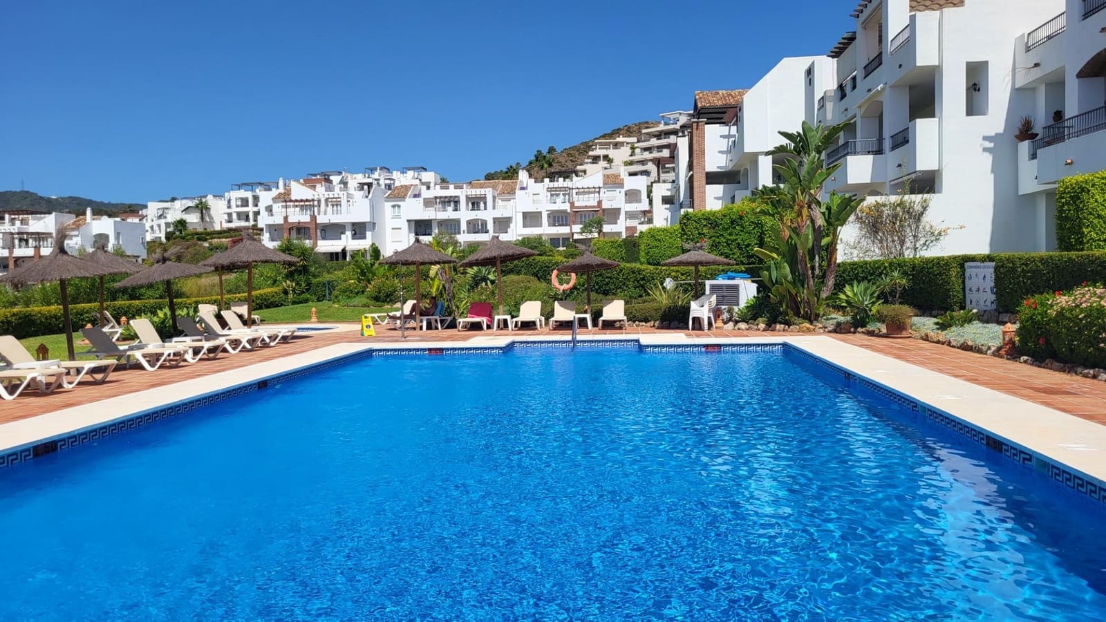 3 bedroom Penthouse for sale in Benahavis with pool garage - € 585,000 (Ref: 9930921)