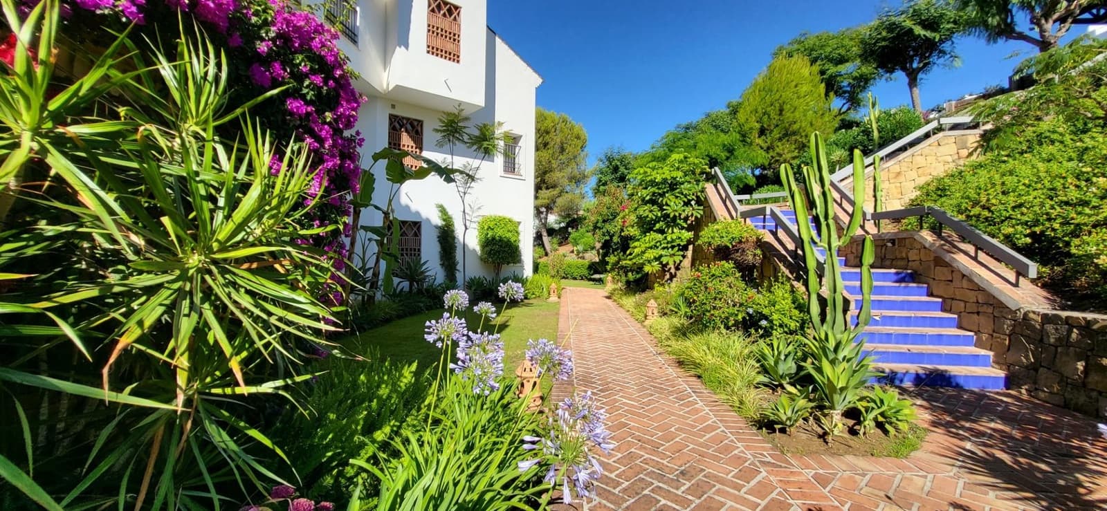 3 bedroom Penthouse for sale in Benahavis with pool garage - € 585,000 (Ref: 9930921)