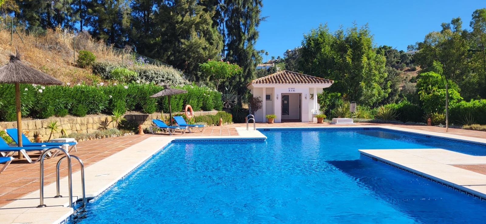 3 bedroom Penthouse for sale in Benahavis with pool garage - € 585,000 (Ref: 9930921)