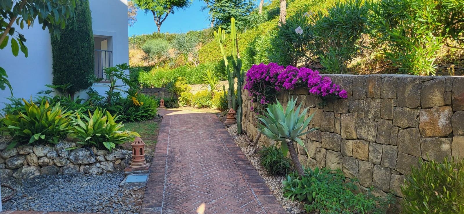 3 bedroom Penthouse for sale in Benahavis with pool garage - € 585,000 (Ref: 9930921)