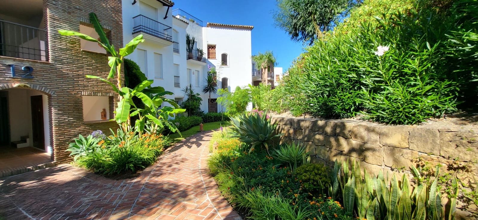 3 bedroom Penthouse for sale in Benahavis with pool garage - € 585,000 (Ref: 9930921)