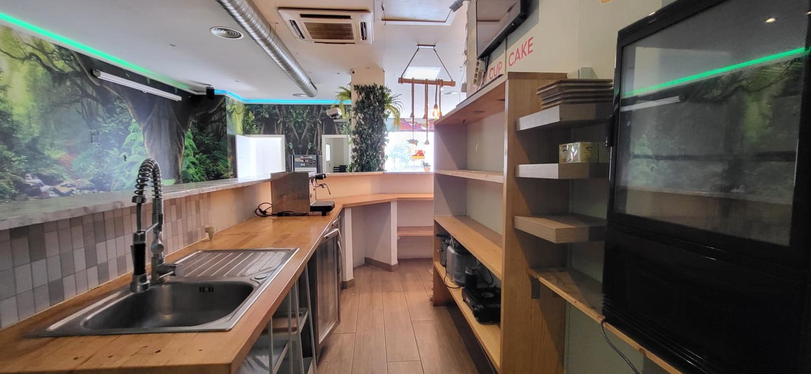 Kaupallinen vuokrattavana paikassa San Pedro de Alcantara - 1 800 € (Ref: 9934415)