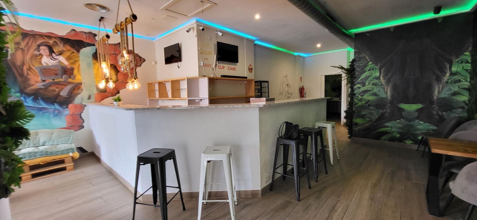 Kaupallinen vuokrattavana paikassa San Pedro de Alcantara - 1 800 € (Ref: 9934415)