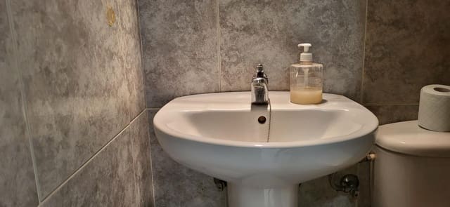 Kaupallinen vuokrattavana paikassa San Pedro de Alcantara, Marbella - 800 € (Ref: 9934416)