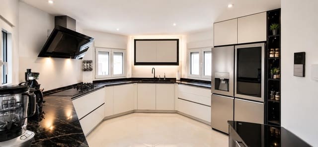 5 sypialnia Willa na sprzedaż w Marbella z basenem garażem - 3 650 000 € (Ref: 9934417)