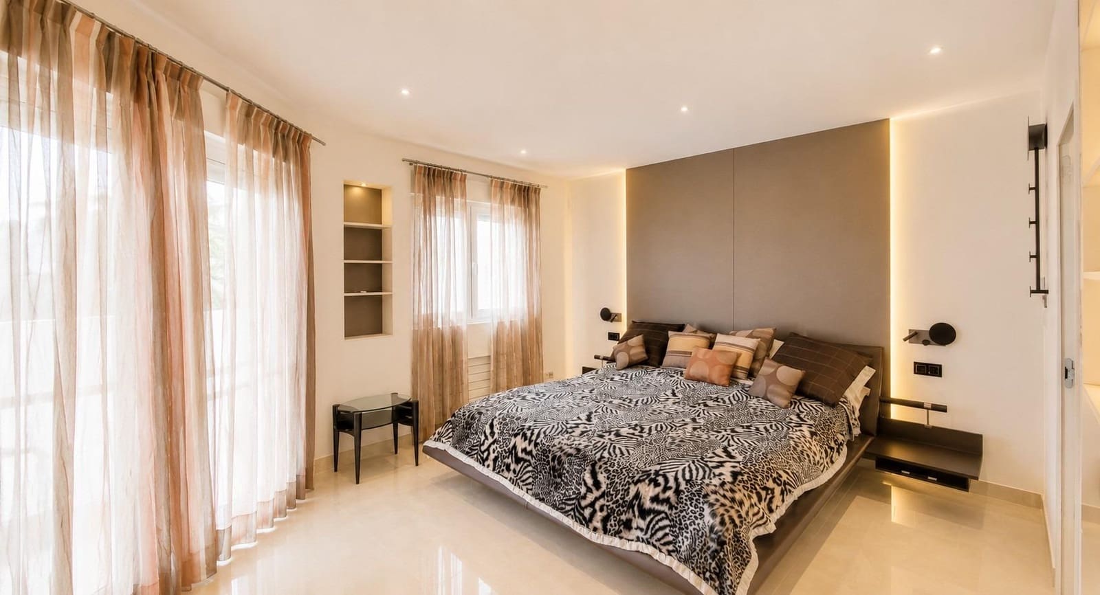 5 sypialnia Willa na sprzedaż w Marbella z basenem garażem - 3 650 000 € (Ref: 9934417)