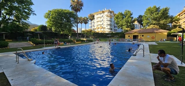2 makuuhuone Asunto vuokrattavana paikassa San Pedro de Alcantara, Marbella mukana uima-altaan 
autotalli - 1 400 € (Ref: 9955297)