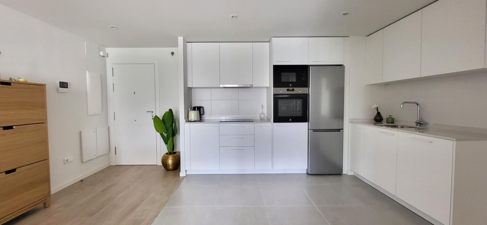 2 bedroom Apartment for rent in Nueva Andalucia with pool garage - € 2,500 (Ref: 9973537)
