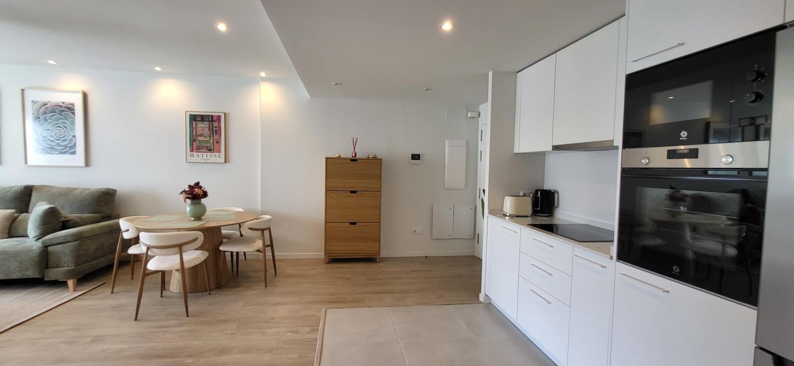 2 bedroom Apartment for rent in Nueva Andalucia with pool garage - € 2,500 (Ref: 9973537)