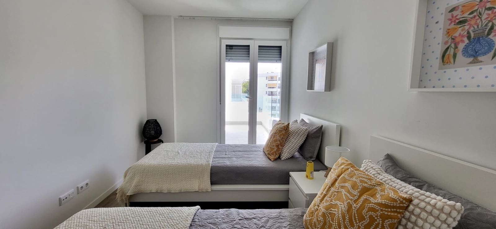2 bedroom Apartment for rent in Nueva Andalucia with pool garage - € 2,500 (Ref: 9973537)