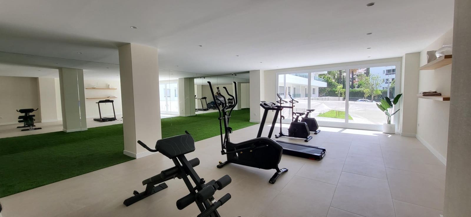 2 bedroom Apartment for rent in Nueva Andalucia with pool garage - € 2,500 (Ref: 9973537)