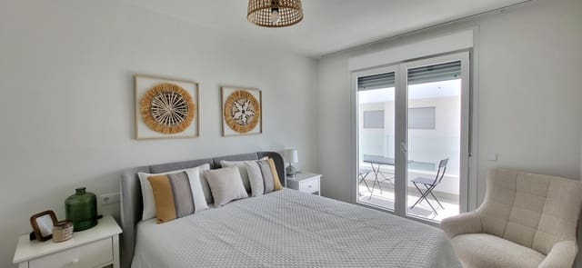 2 quarto Apartamento para arrendar em Nueva Andalucia, Marbella com piscina garagem - 2 500 € (Ref: 9973537)