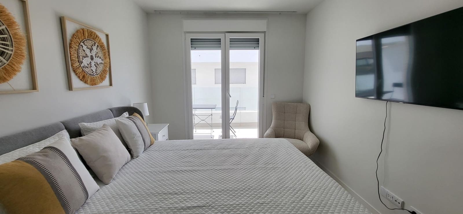2 bedroom Apartment for rent in Nueva Andalucia with pool garage - € 2,500 (Ref: 9973537)