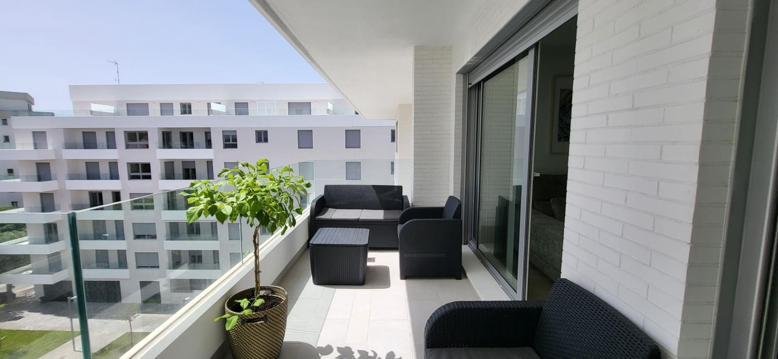 2 bedroom Apartment for rent in Nueva Andalucia with pool garage - € 2,500 (Ref: 9973537)
