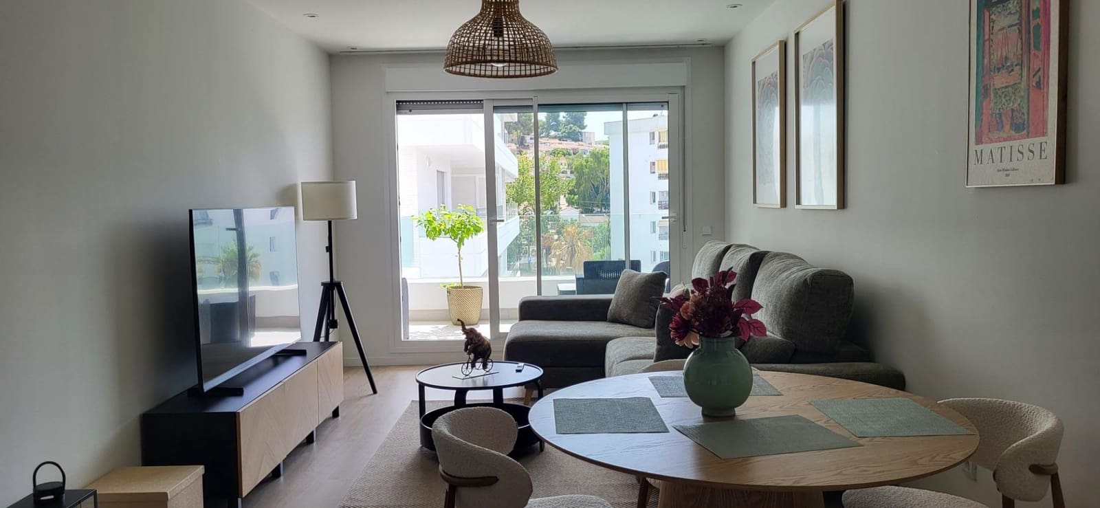 2 bedroom Apartment for rent in Nueva Andalucia with pool garage - € 2,500 (Ref: 9973537)