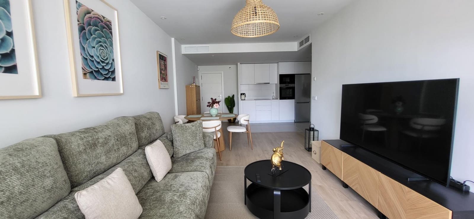 2 bedroom Apartment for rent in Nueva Andalucia with pool garage - € 2,500 (Ref: 9973537)