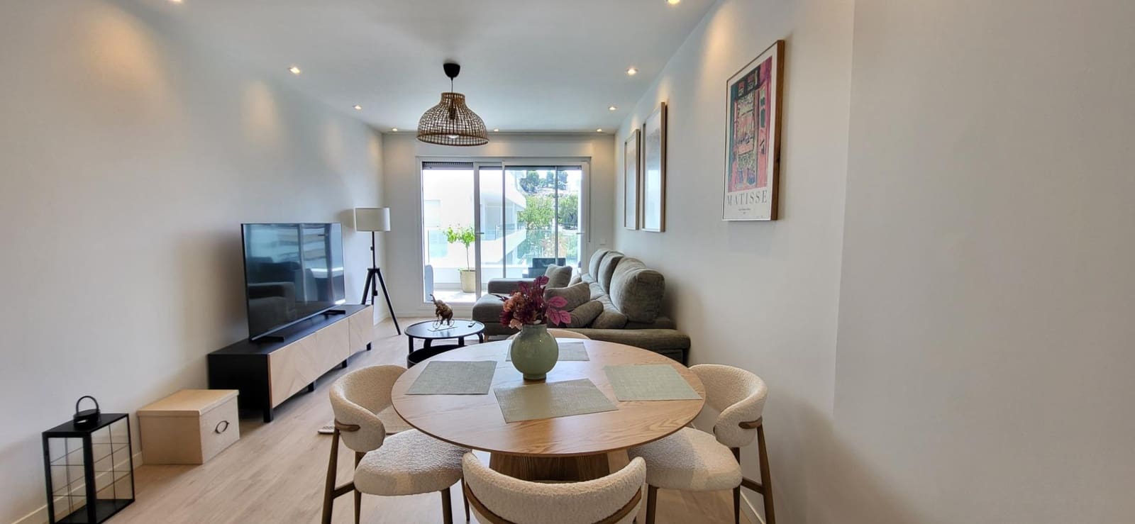 2 bedroom Apartment for rent in Nueva Andalucia with pool garage - € 2,500 (Ref: 9973537)