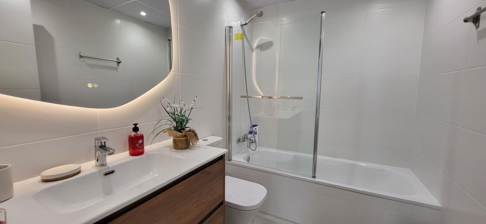 2 bedroom Apartment for rent in Nueva Andalucia with pool garage - € 2,500 (Ref: 9973537)