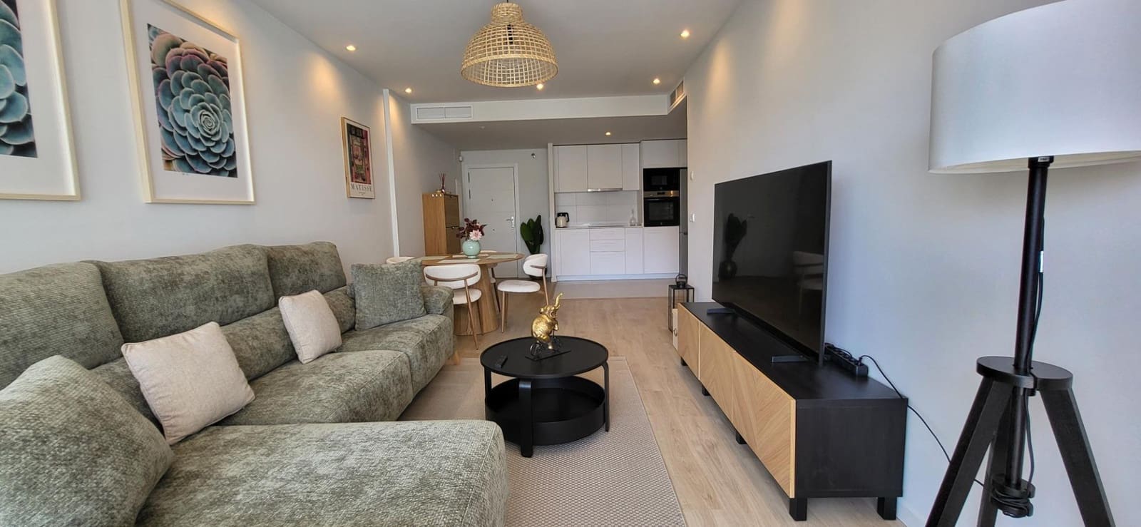 2 bedroom Apartment for rent in Nueva Andalucia with pool garage - € 2,500 (Ref: 9973537)