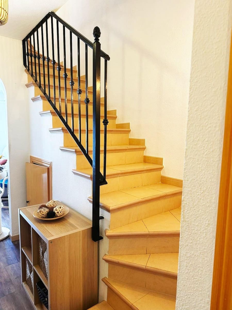 Adosado de 3 habitaciones en El Padrón en venta con piscina - 350.000 € (Ref: 9979943)