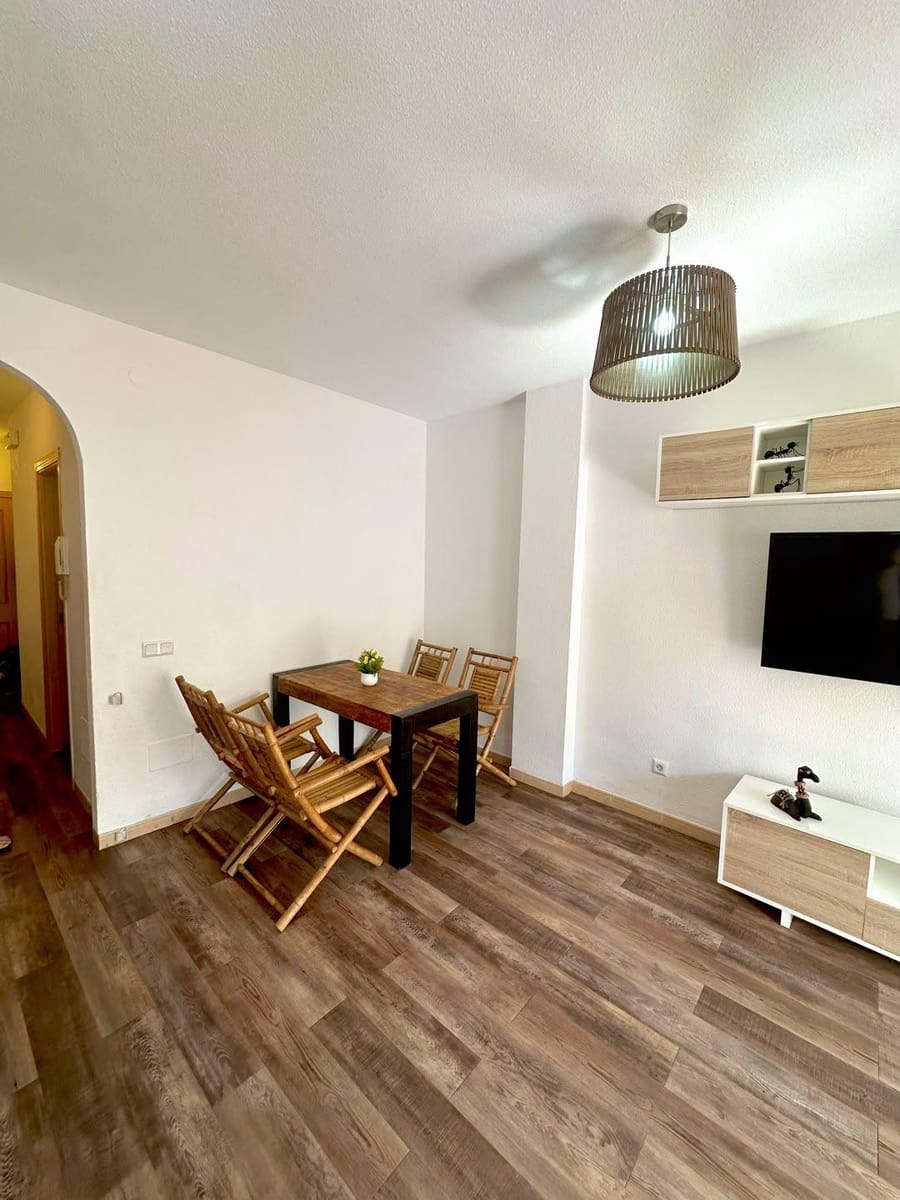 Adosado de 3 habitaciones en El Padrón en venta con piscina - 350.000 € (Ref: 9979943)