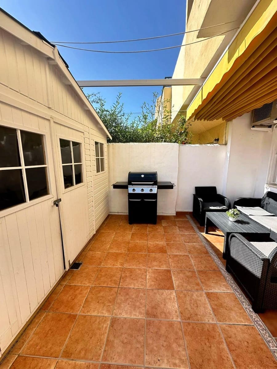 Adosado de 3 habitaciones en El Padrón en venta con piscina - 350.000 € (Ref: 9979943)