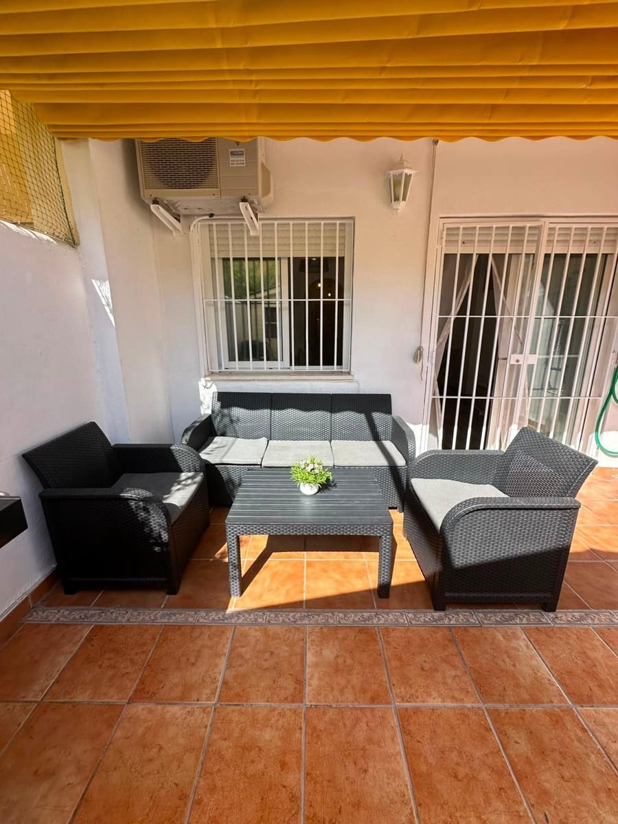 Adosado de 3 habitaciones en El Padrón en venta con piscina - 350.000 € (Ref: 9979943)