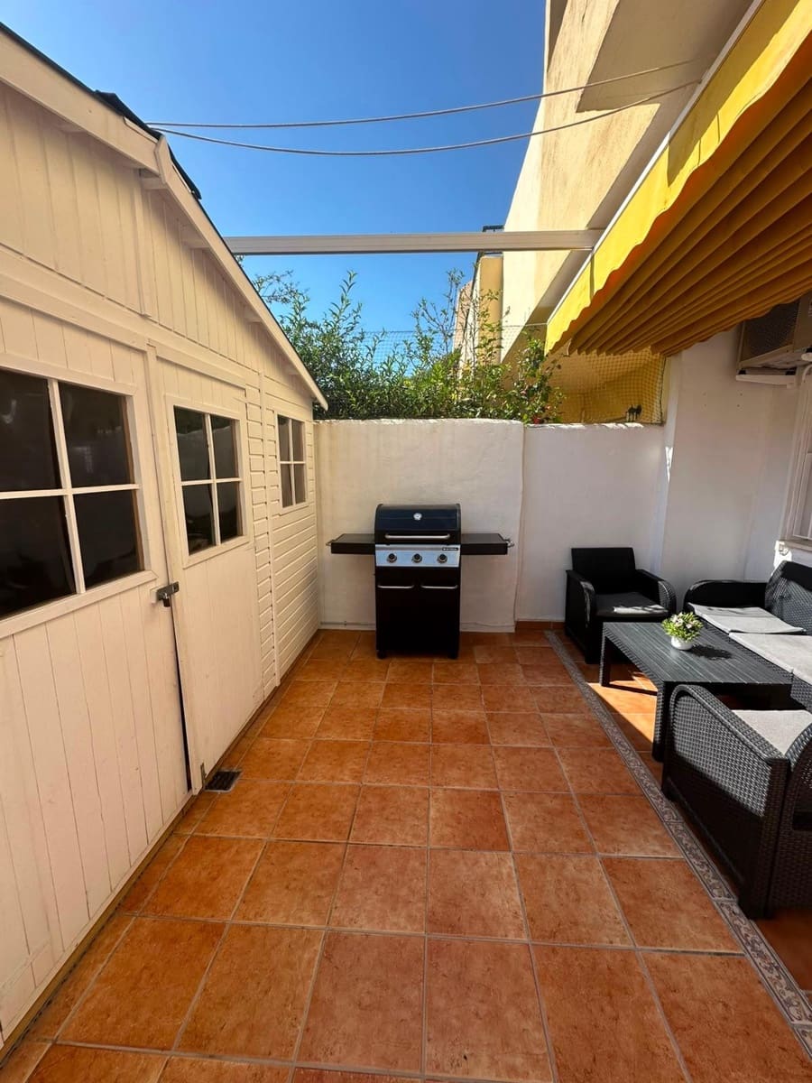 Adosado de 3 habitaciones en El Padrón en venta con piscina - 350.000 € (Ref: 9979943)