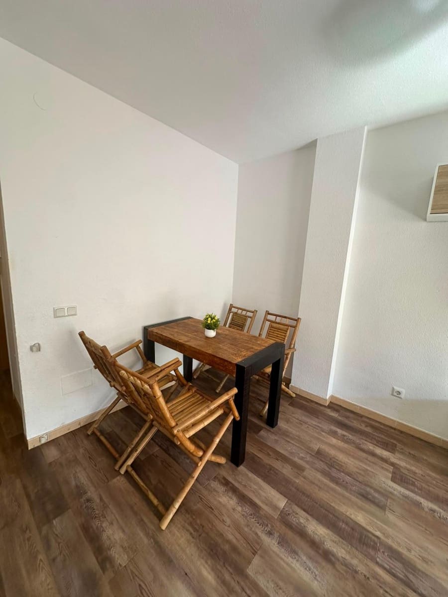 Adosado de 3 habitaciones en El Padrón en venta con piscina - 350.000 € (Ref: 9979943)