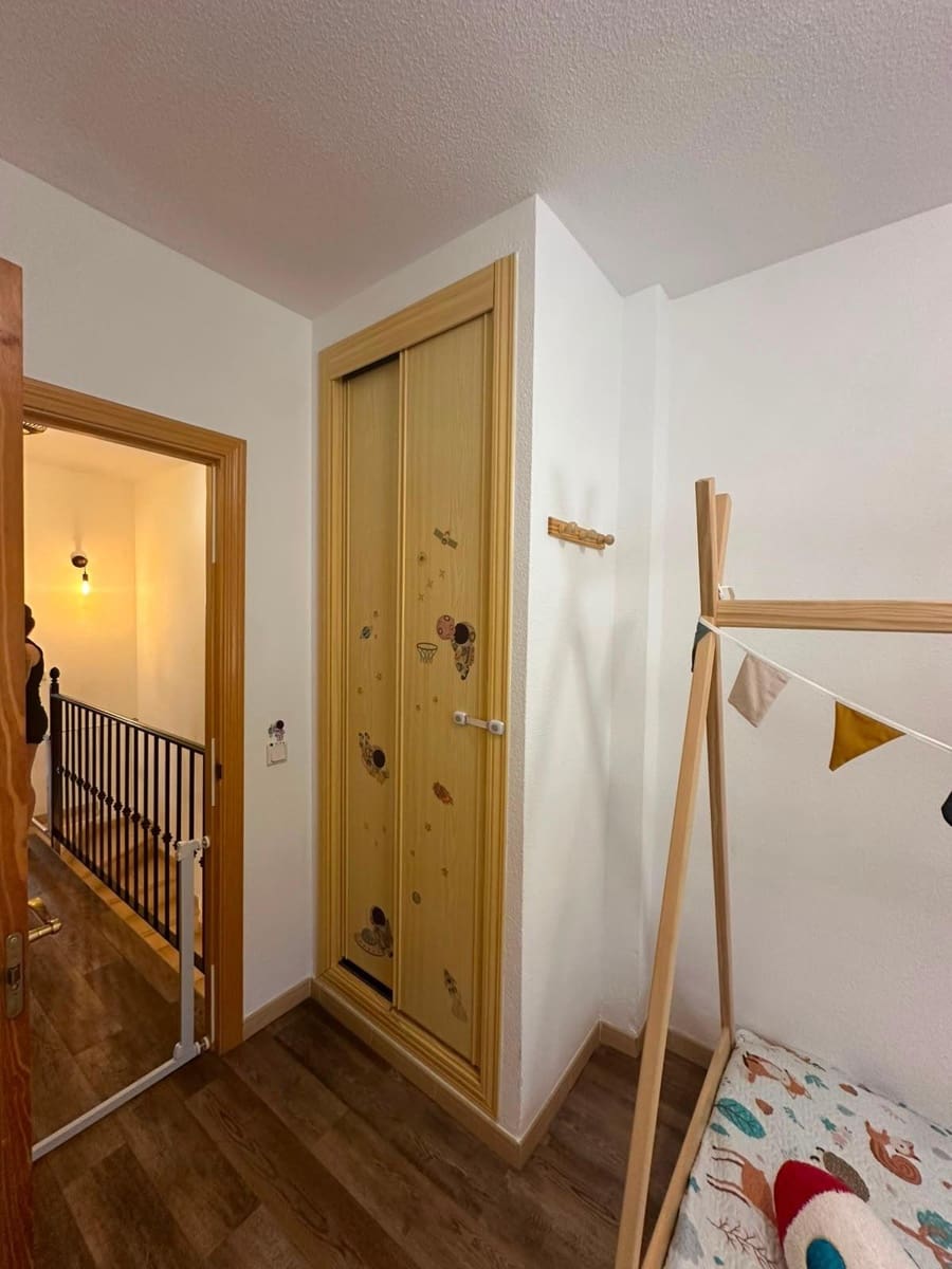 Adosado de 3 habitaciones en El Padrón en venta con piscina - 350.000 € (Ref: 9979943)
