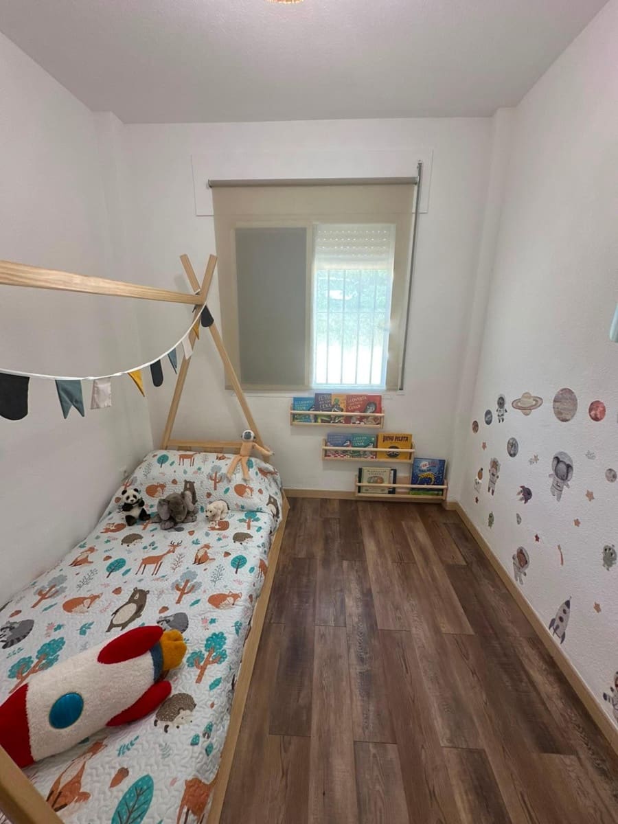 Adosado de 3 habitaciones en El Padrón en venta con piscina - 350.000 € (Ref: 9979943)