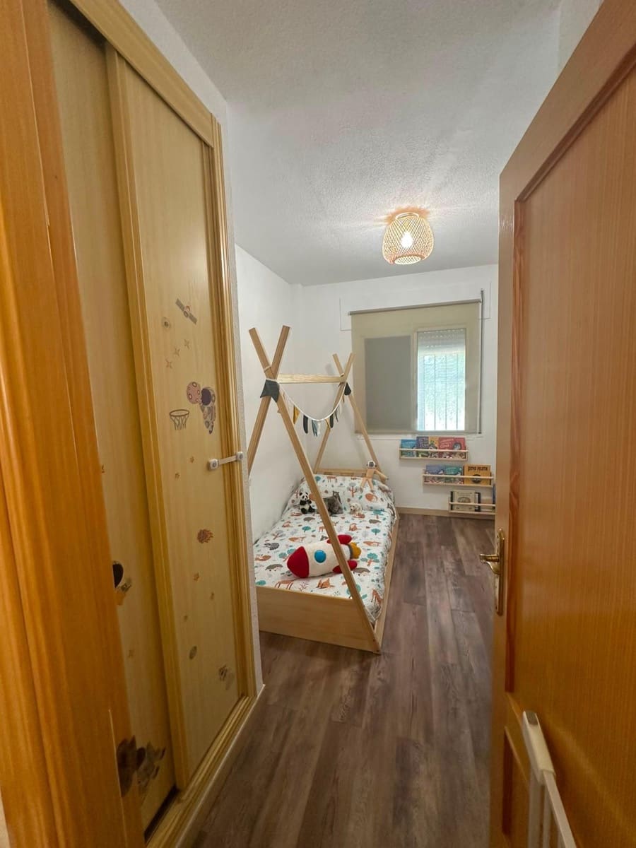 Adosado de 3 habitaciones en El Padrón en venta con piscina - 350.000 € (Ref: 9979943)