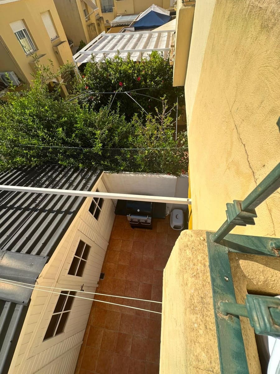 Adosado de 3 habitaciones en El Padrón en venta con piscina - 350.000 € (Ref: 9979943)
