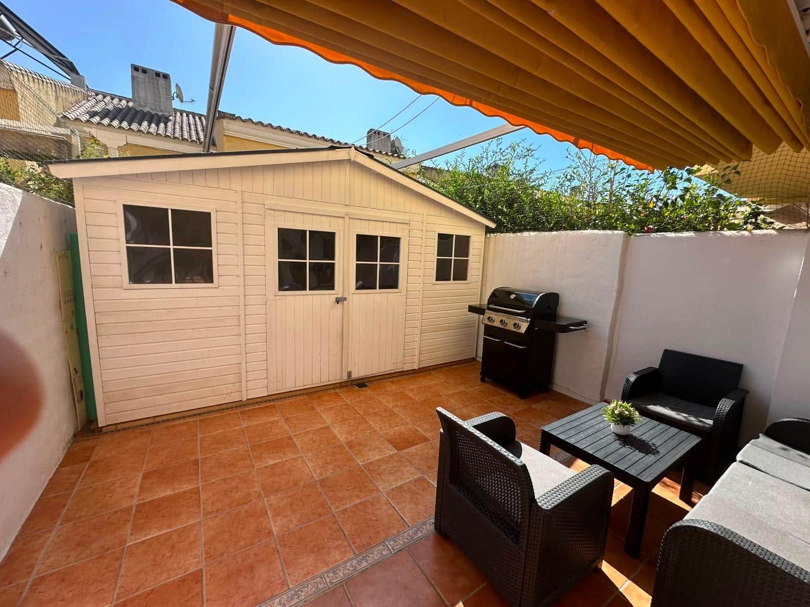 Adosado de 3 habitaciones en El Padrón en venta con piscina - 350.000 € (Ref: 9979943)