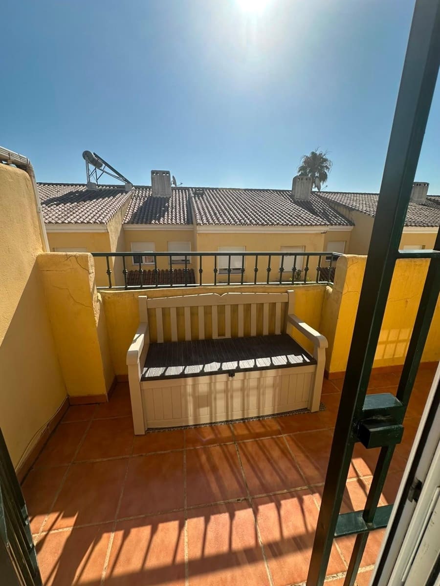 Adosado de 3 habitaciones en El Padrón en venta con piscina - 350.000 € (Ref: 9979943)