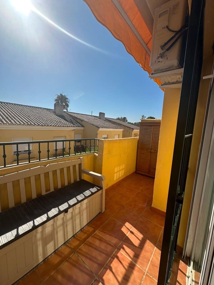 Adosado de 3 habitaciones en El Padrón en venta con piscina - 350.000 € (Ref: 9979943)
