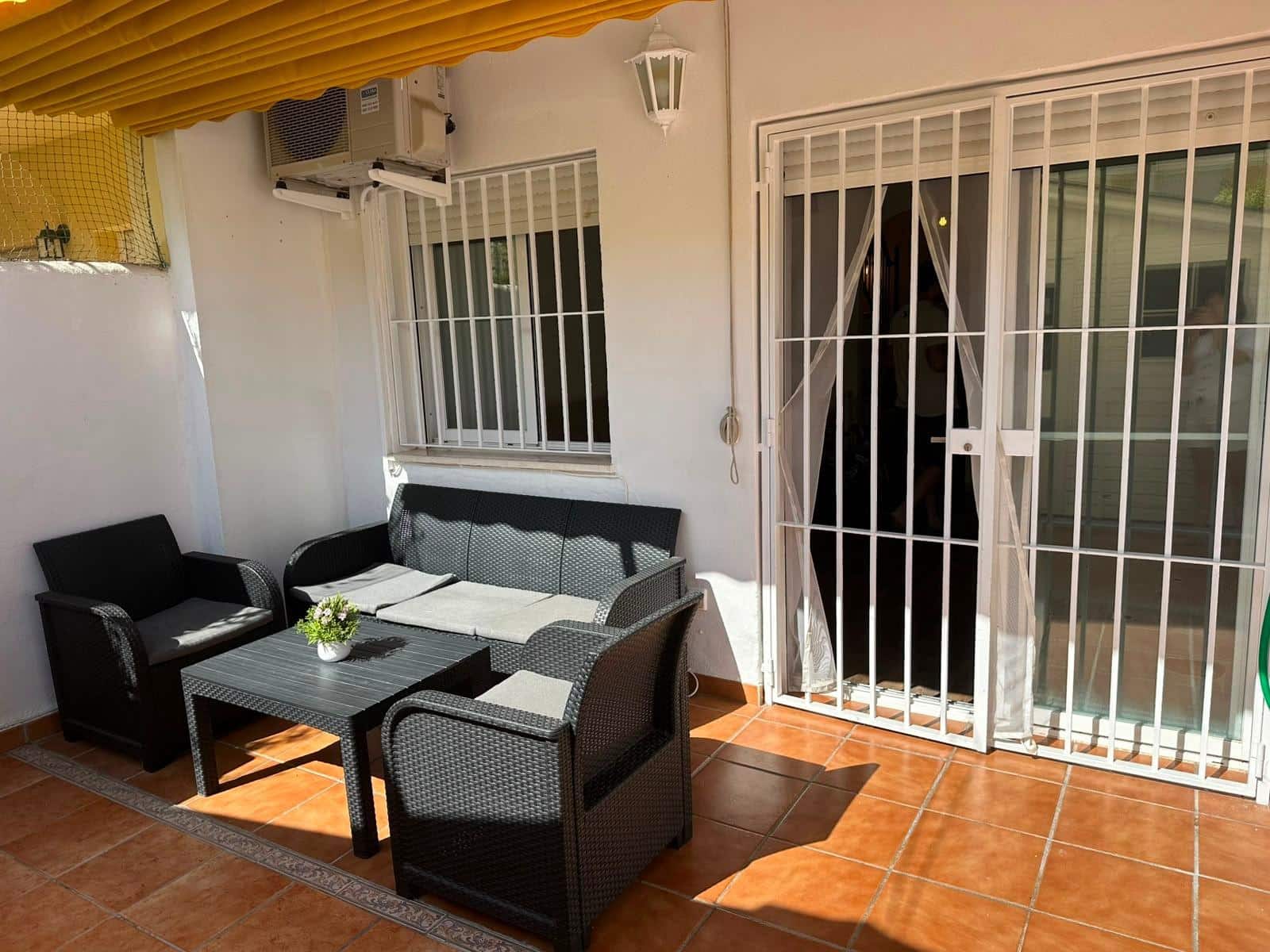 Adosado de 3 habitaciones en El Padrón en venta con piscina - 350.000 € (Ref: 9979943)