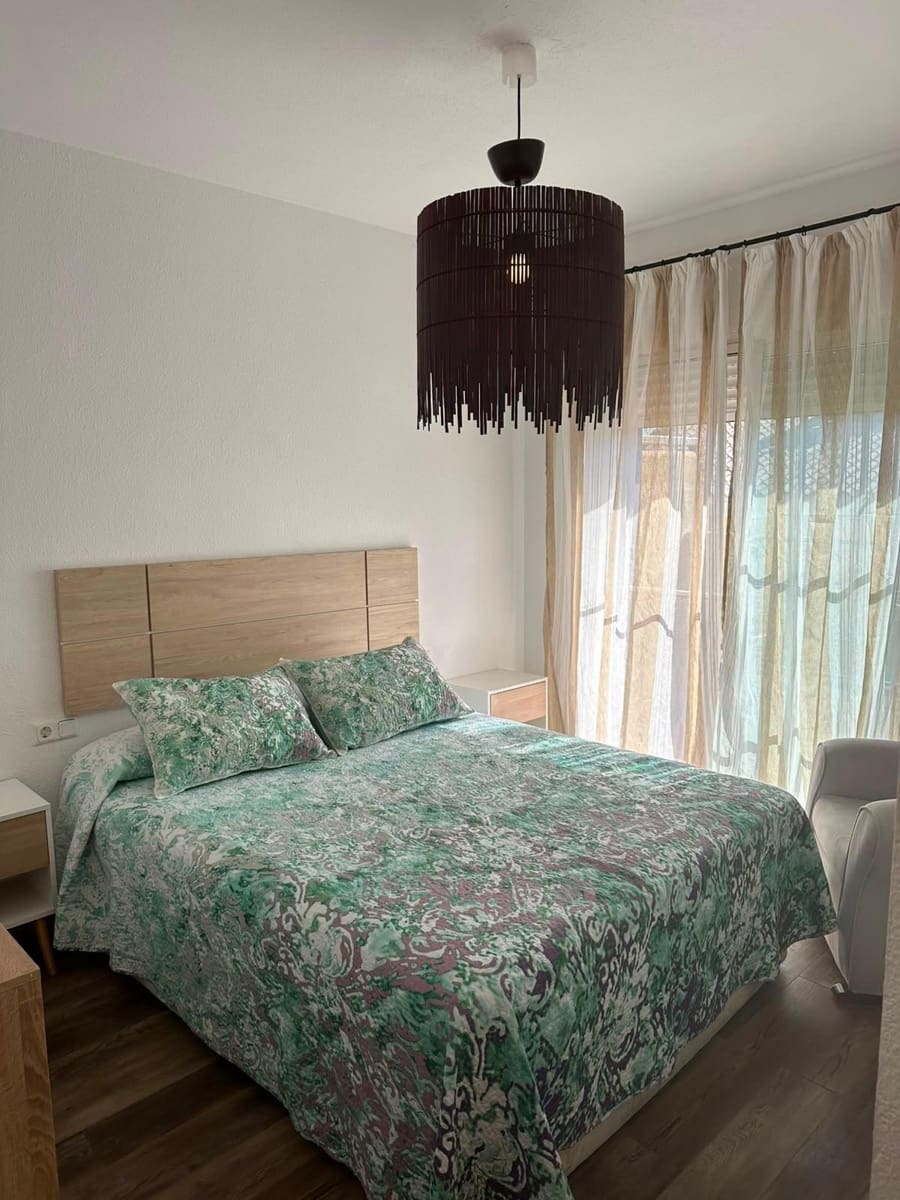 Adosado de 3 habitaciones en El Padrón en venta con piscina - 350.000 € (Ref: 9979943)
