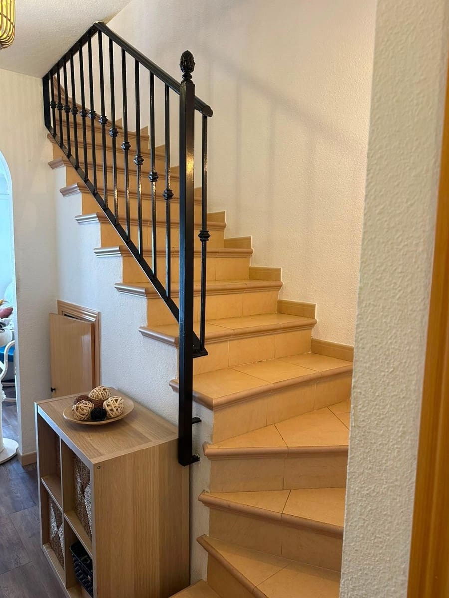 Adosado de 3 habitaciones en El Padrón en venta con piscina - 350.000 € (Ref: 9979943)