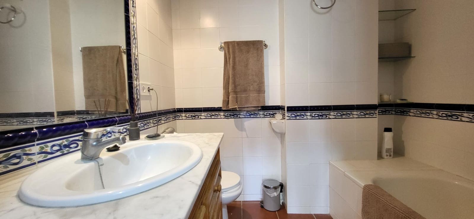 2 quarto Apartamento para arrendar em Nueva Andalucia com piscina - 1 400 € (Ref: 9979944)