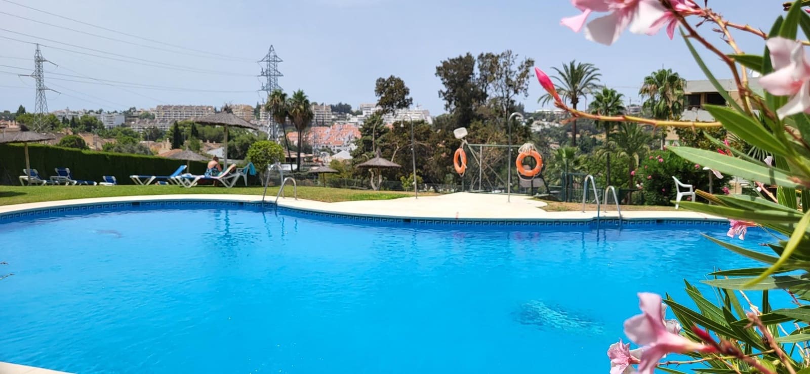 2 quarto Apartamento para arrendar em Nueva Andalucia com piscina - 1 400 € (Ref: 9979944)