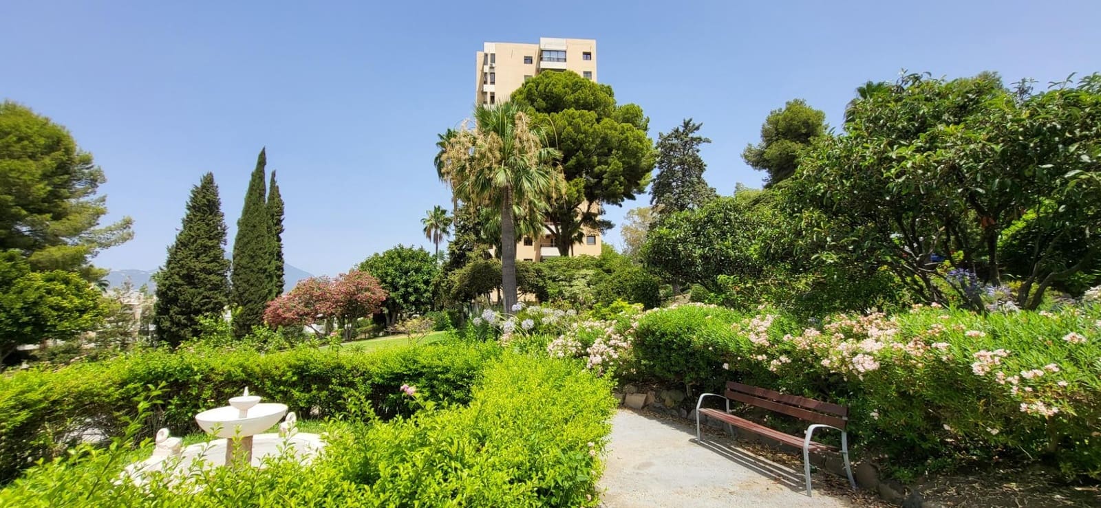 2 quarto Apartamento para arrendar em Nueva Andalucia com piscina - 1 400 € (Ref: 9979944)