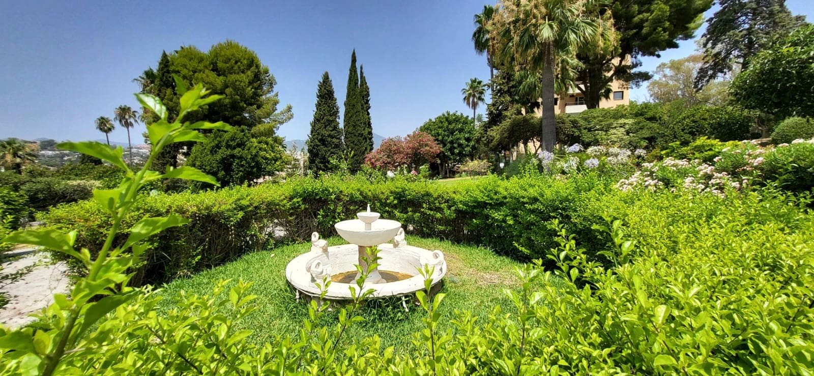 2 quarto Apartamento para arrendar em Nueva Andalucia com piscina - 1 400 € (Ref: 9979944)