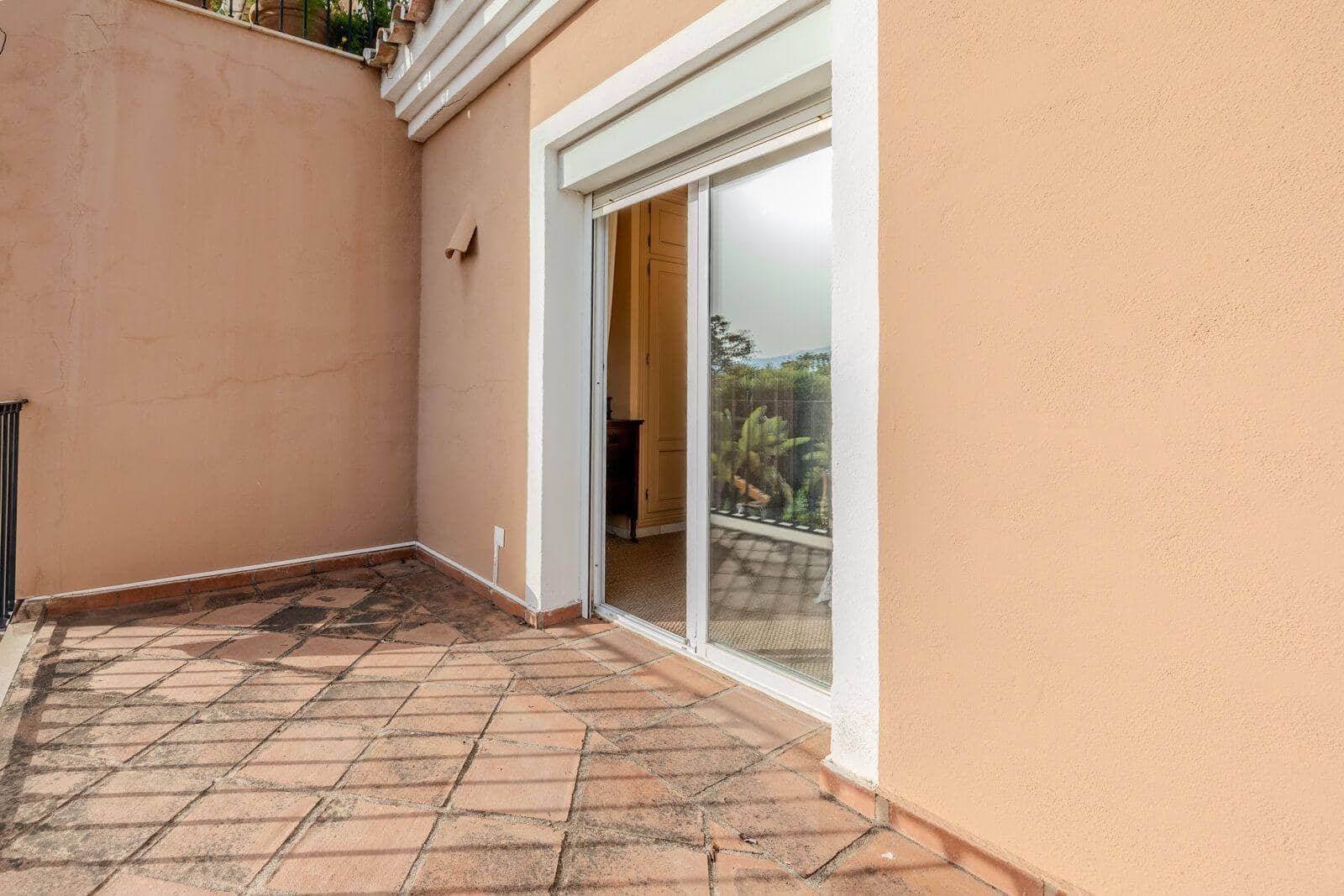 3 soveværelse Lejlighed til salg i Guadalmina med swimmingpool - € 535.000 (Ref: 9979945)